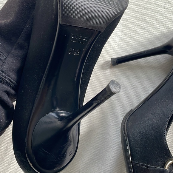 Gucci high-heeled shoes with horseshoe buckle on front. 
Black size 8.5. - Picture 7 of 10